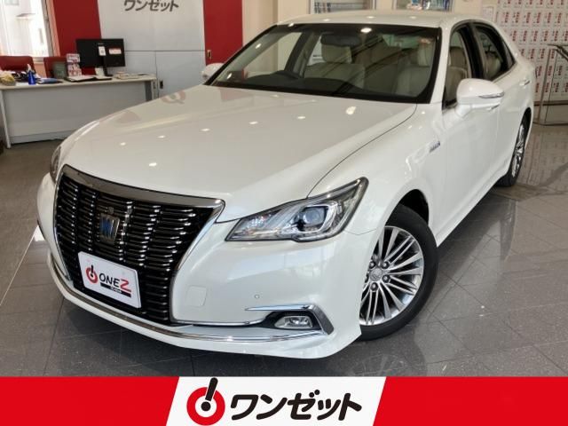 CROWN sedan hybrid