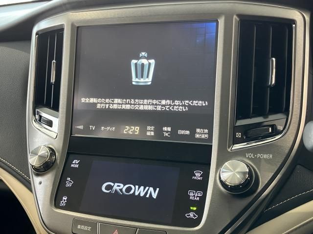 CROWN sedan hybrid