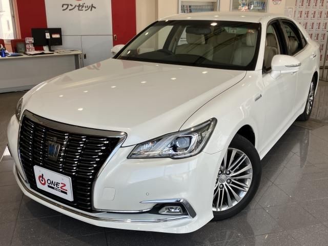 CROWN sedan hybrid
