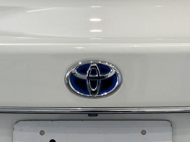 CROWN sedan hybrid