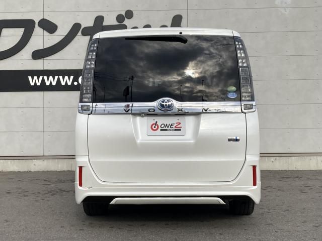 VOXY HYBRID
