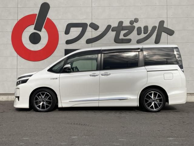 VOXY HYBRID