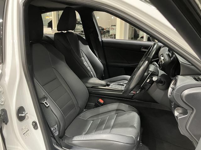 LEXUS IS300h