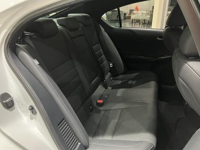 LEXUS IS300h