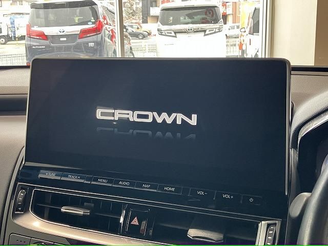 CROWN sedan hybrid