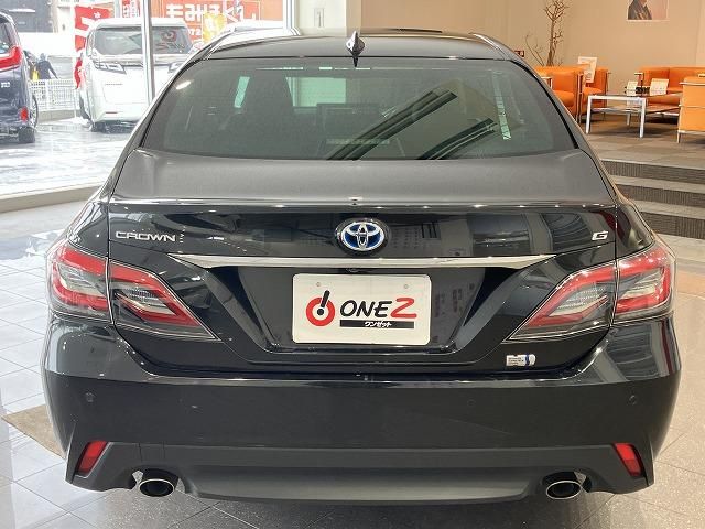 CROWN sedan hybrid