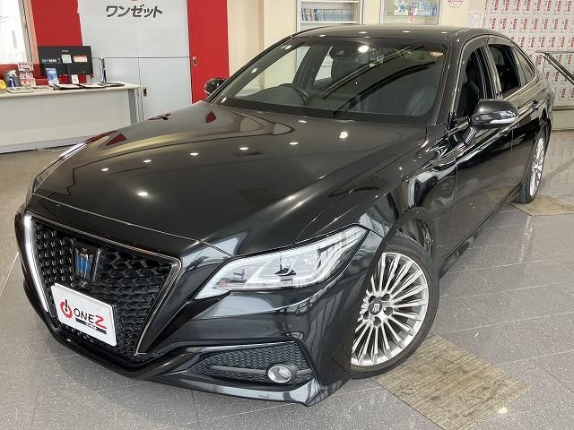 CROWN sedan hybrid