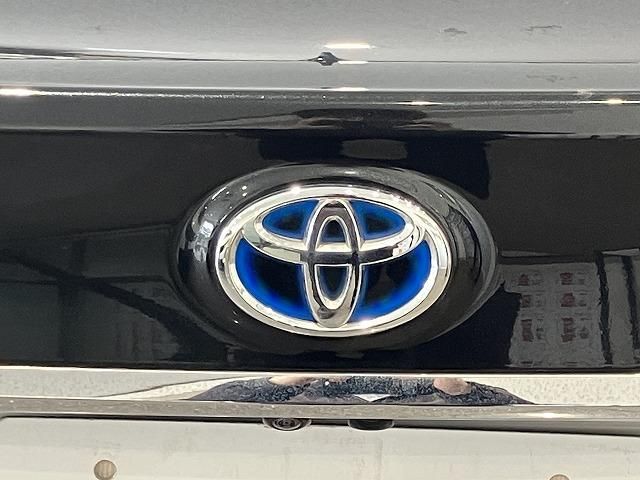 CROWN sedan hybrid