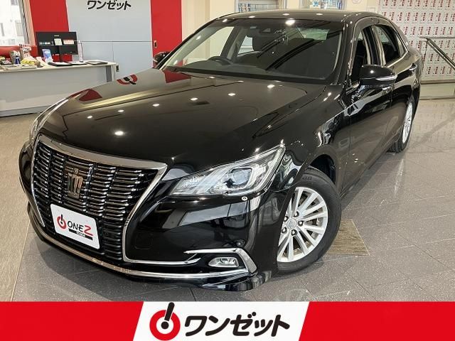 CROWN sedan