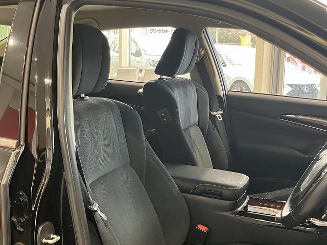CROWN sedan