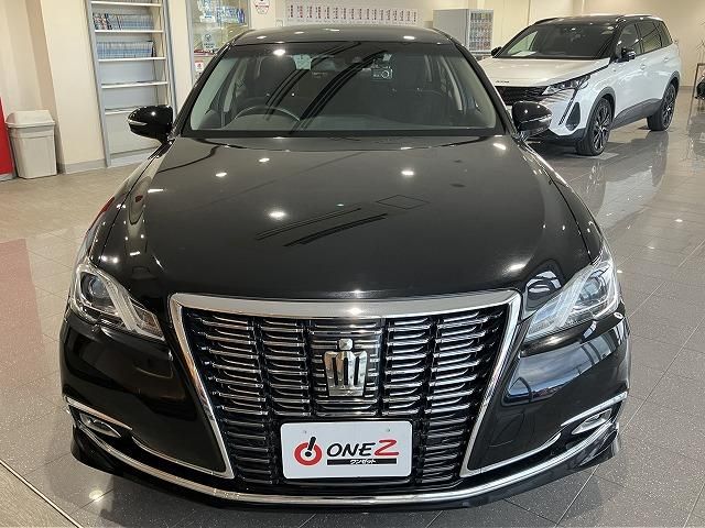 CROWN sedan