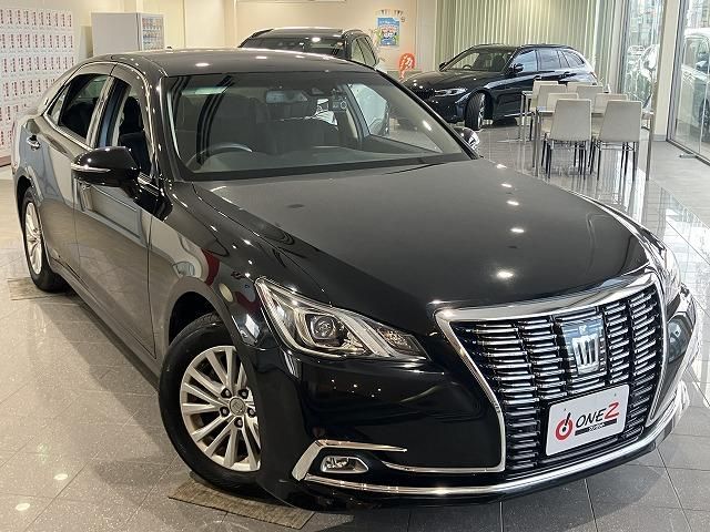 CROWN sedan