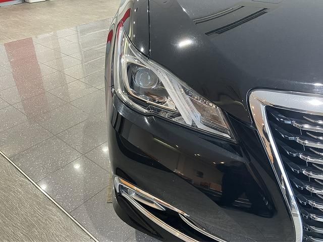 CROWN sedan