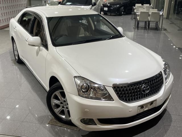 CROWN MAJESTA 4WD