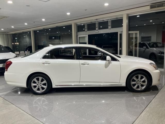 CROWN MAJESTA 4WD