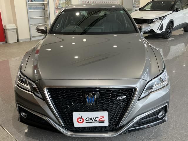 CROWN sedan hybrid
