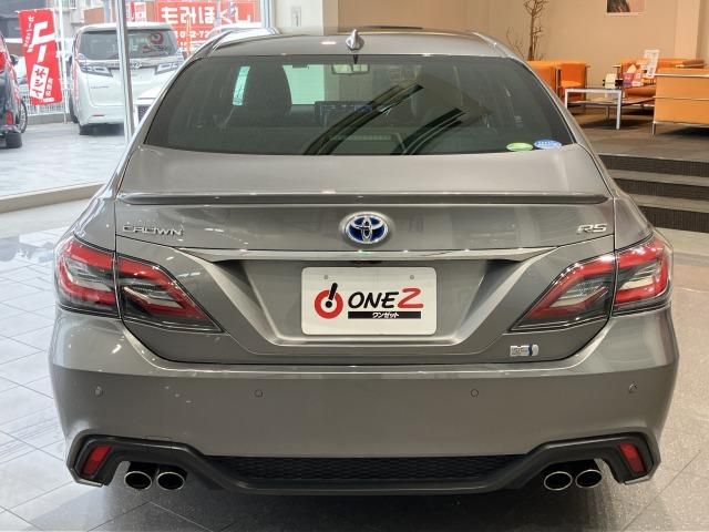 CROWN sedan hybrid