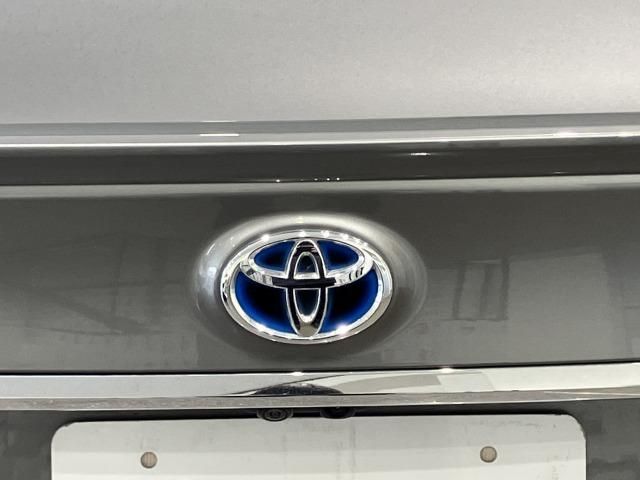 CROWN sedan hybrid