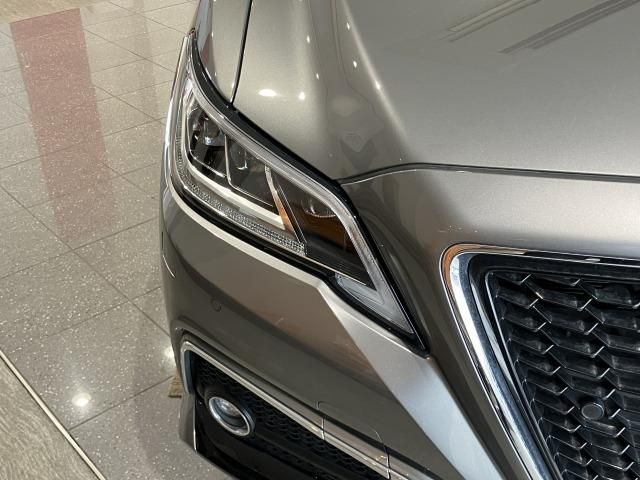 CROWN sedan hybrid