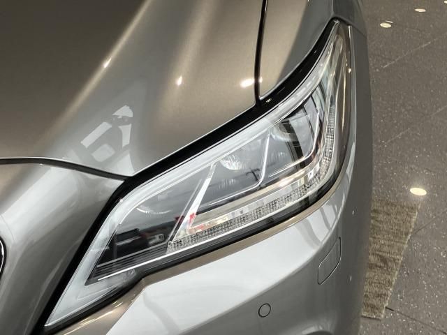 CROWN sedan hybrid