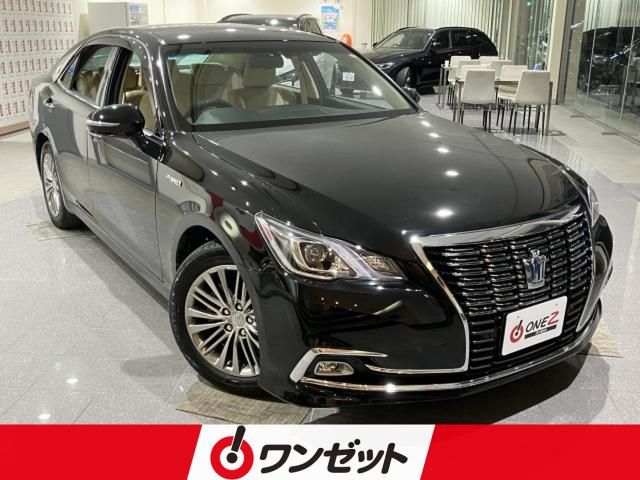 CROWN sedan hybrid