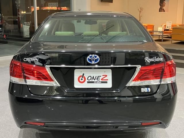 CROWN sedan hybrid