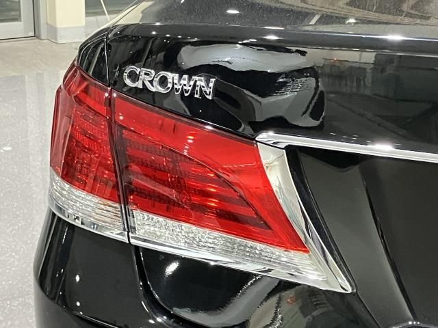 CROWN sedan hybrid