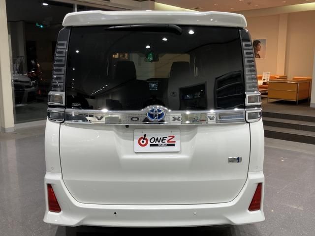 VOXY HYBRID