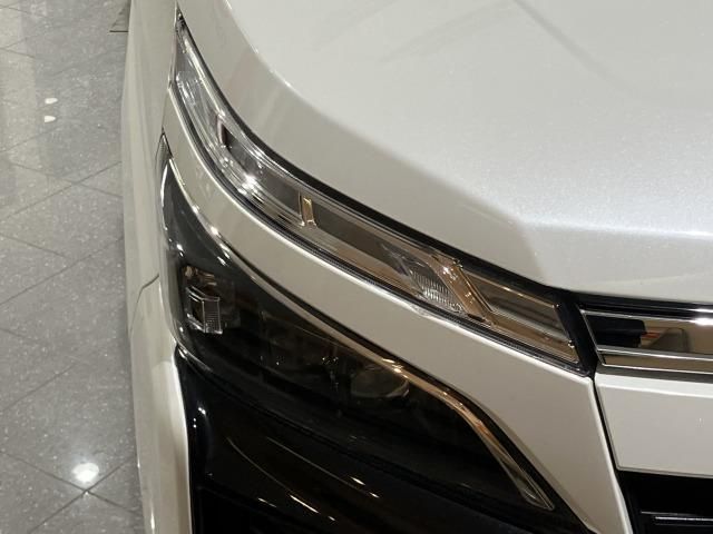 VOXY HYBRID