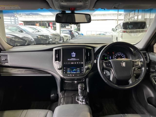CROWN sedan hybrid 4WD