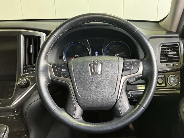 CROWN sedan hybrid 4WD