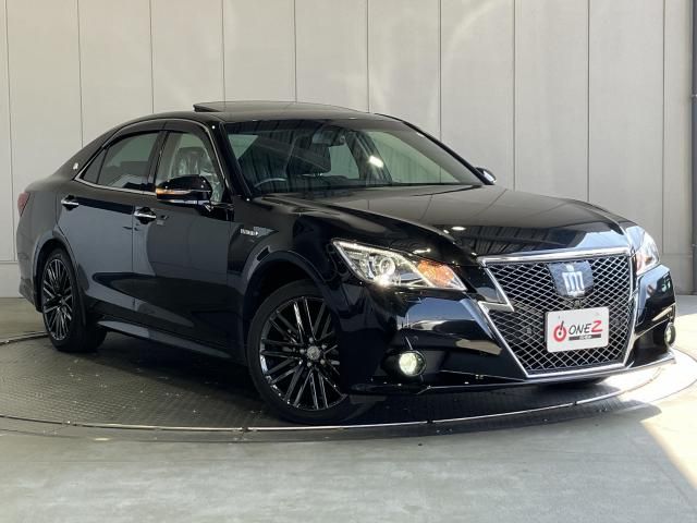CROWN sedan hybrid 4WD