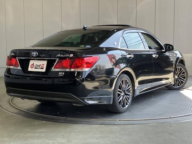 CROWN sedan hybrid 4WD