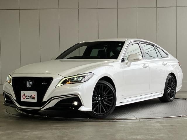 CROWN sedan hybrid