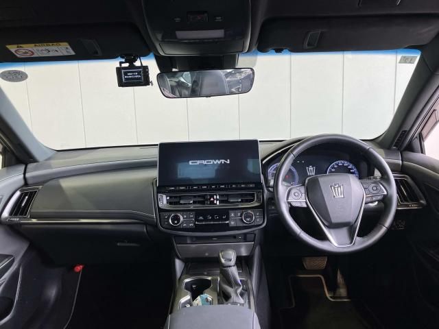 CROWN sedan hybrid