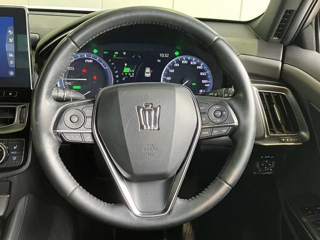 CROWN sedan hybrid