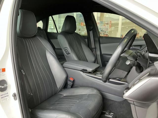 CROWN sedan hybrid