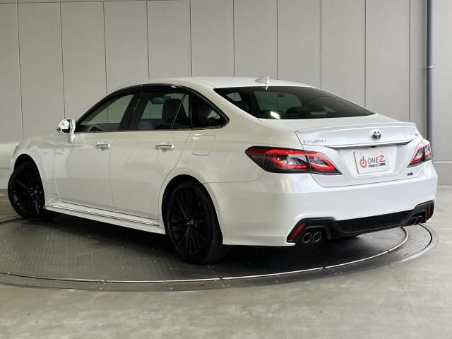 CROWN sedan hybrid