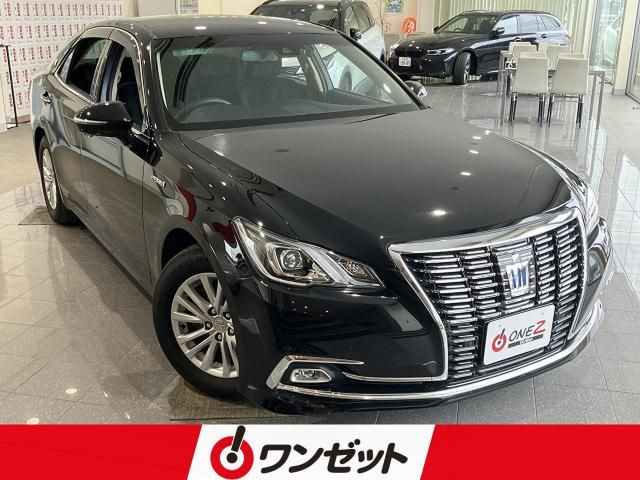 CROWN sedan hybrid