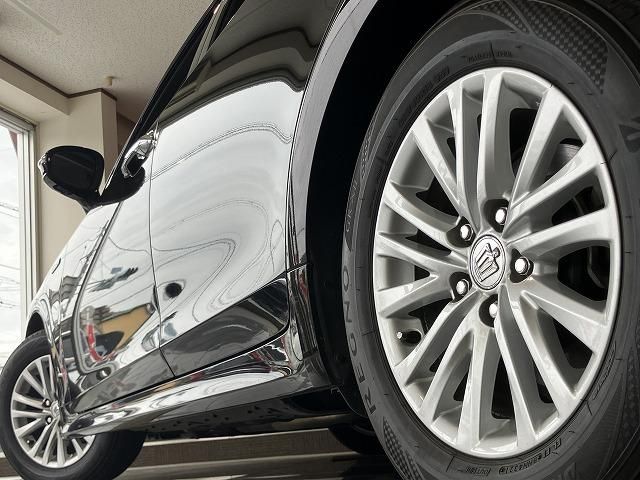 CROWN sedan hybrid