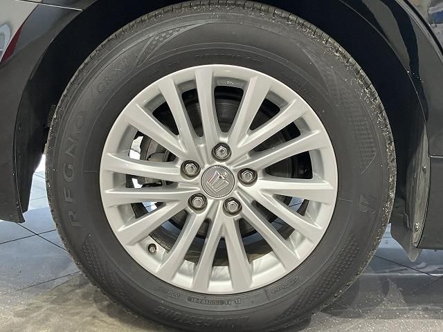 CROWN sedan hybrid