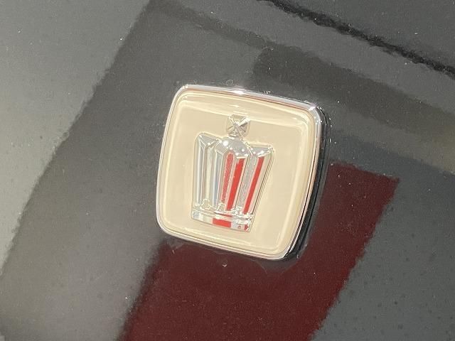 CROWN sedan hybrid
