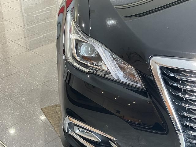 CROWN sedan hybrid