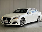 CROWN sedan hybrid