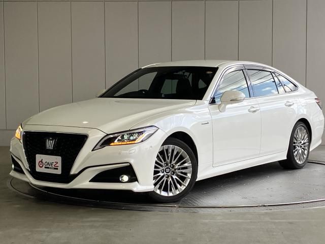 CROWN sedan hybrid