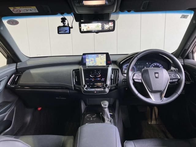 CROWN sedan hybrid
