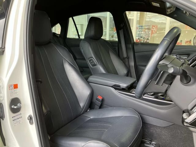 CROWN sedan hybrid