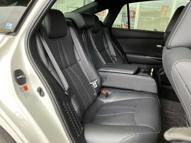 CROWN sedan hybrid