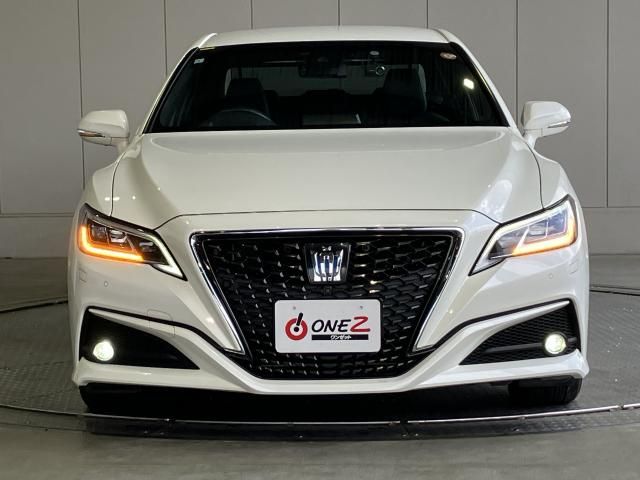 CROWN sedan hybrid