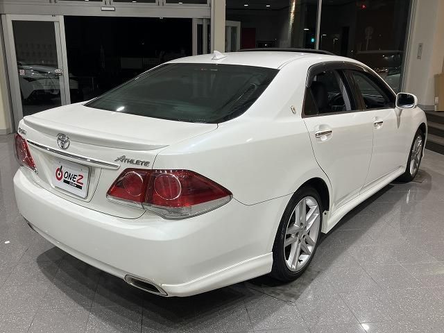 CROWN sedan
